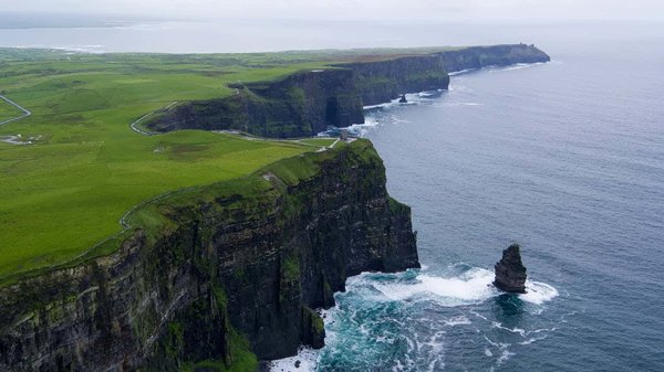 Quels sont les meilleurs itinéraires pour une randonnée en pleine nature en Irlande?